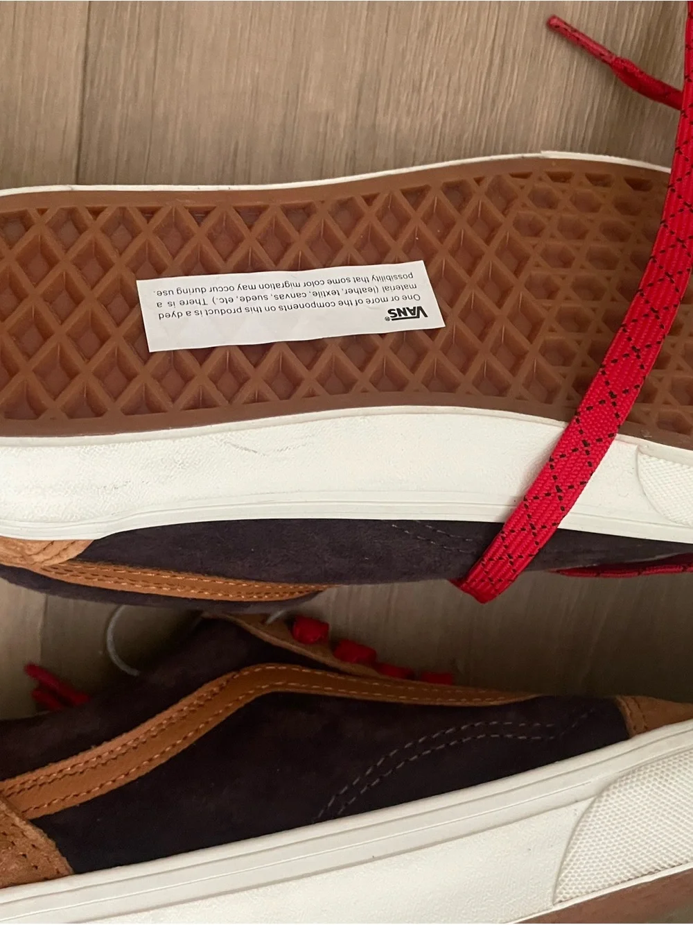 Big kid’s Brown Suede Low-Top Sneakers with Red Laces